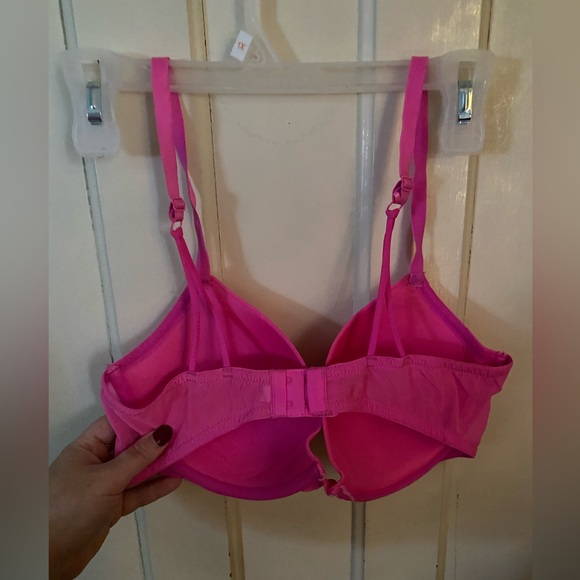 38 D - hot pink bra - Picture 3 of 4